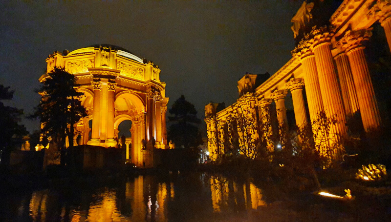Palace Of Fine Arts à Noite – Super Viajantes