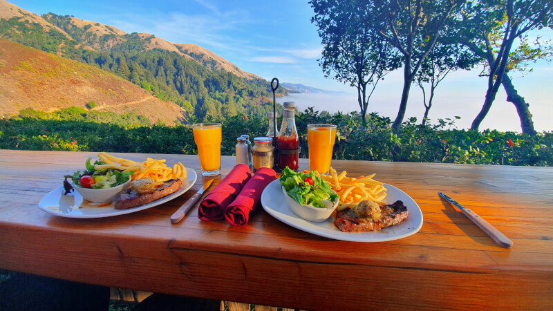 Almoço no Restaurante Nepenthe na Highway 1 – Super Viajantes.