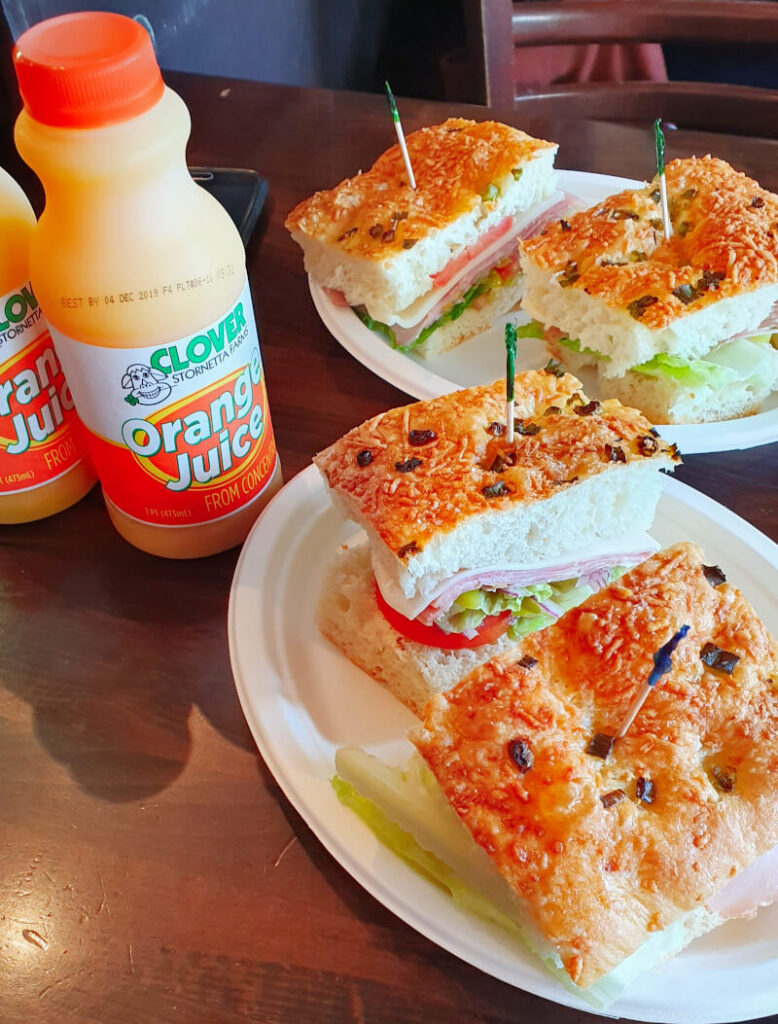 Café da Manhã em Carmel Bakery – Super Viajantes.